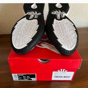 Nike Kyrie Infinity Basketball